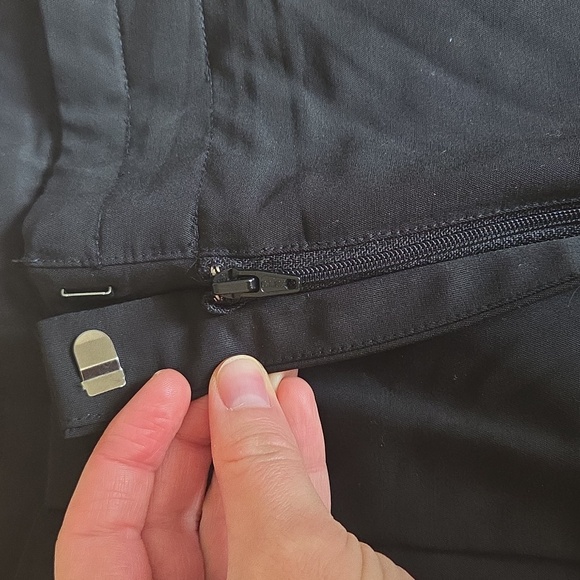 Elizabeth and James Black Pleated Pants Size 12 - Picture 5 of 10